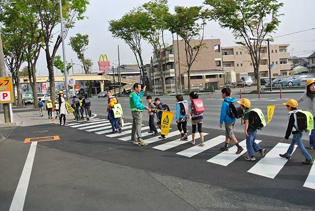 子供たちの登下校を